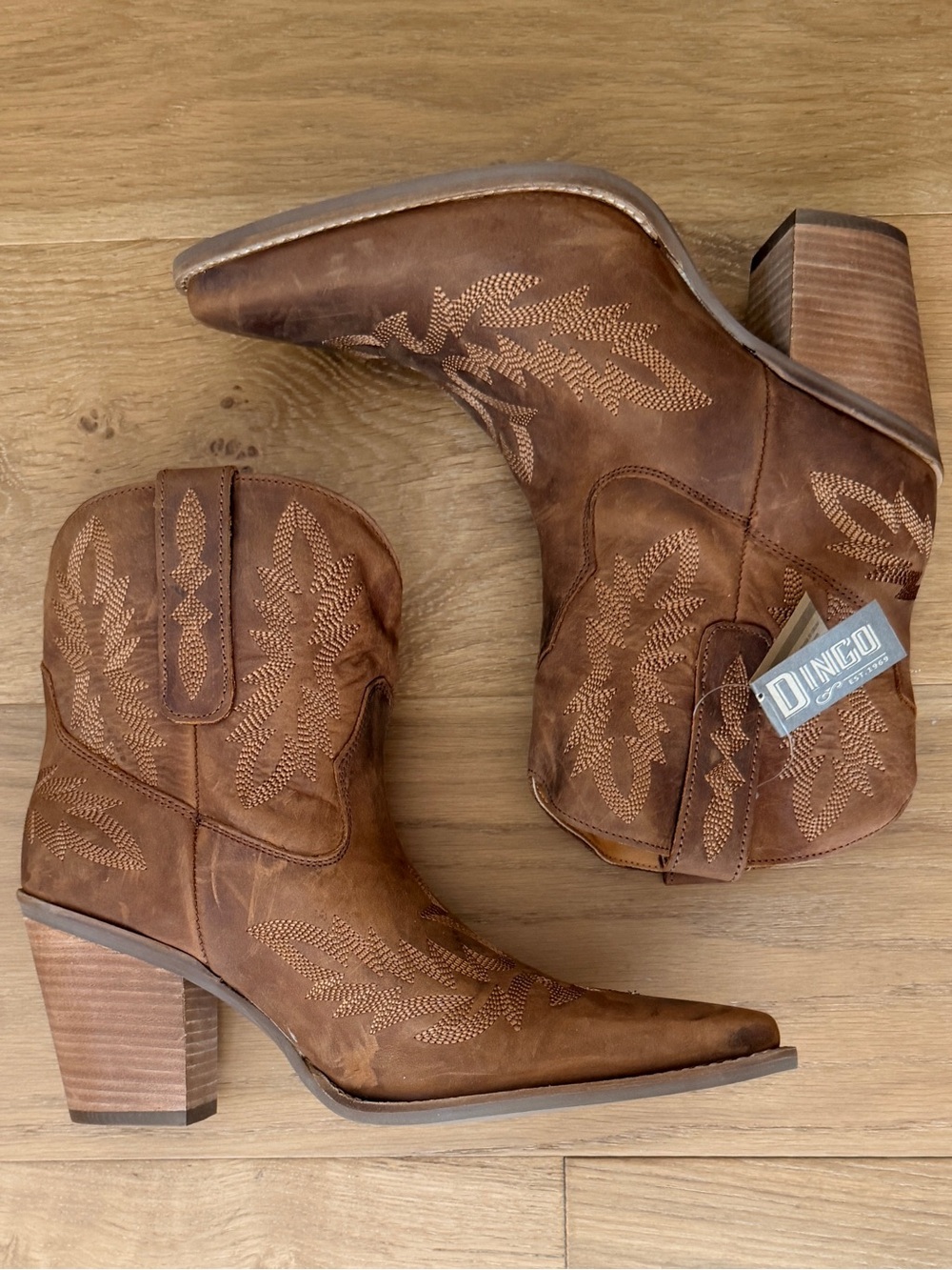 NWT Dingo Rocky Top Western Embroidered Leather Booties Distressed Brown Boho 10